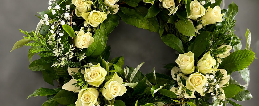 What Flowers to Send to a Funeral: A Simple Guide